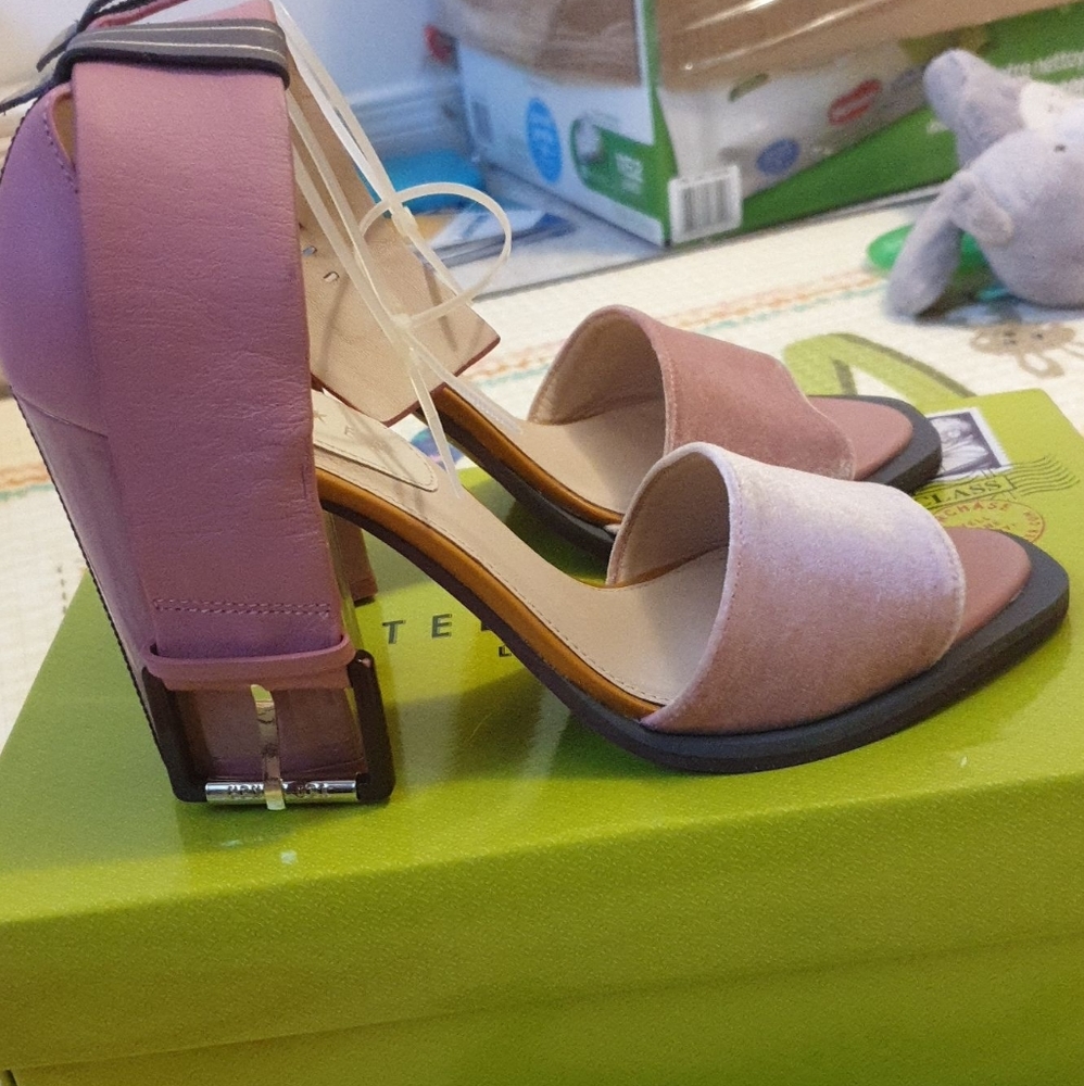 Sandals - Picture 3 of 3